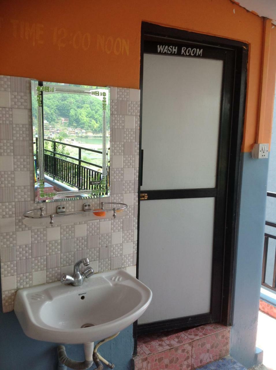 Hotel Direction Pokhara Eksteriør billede