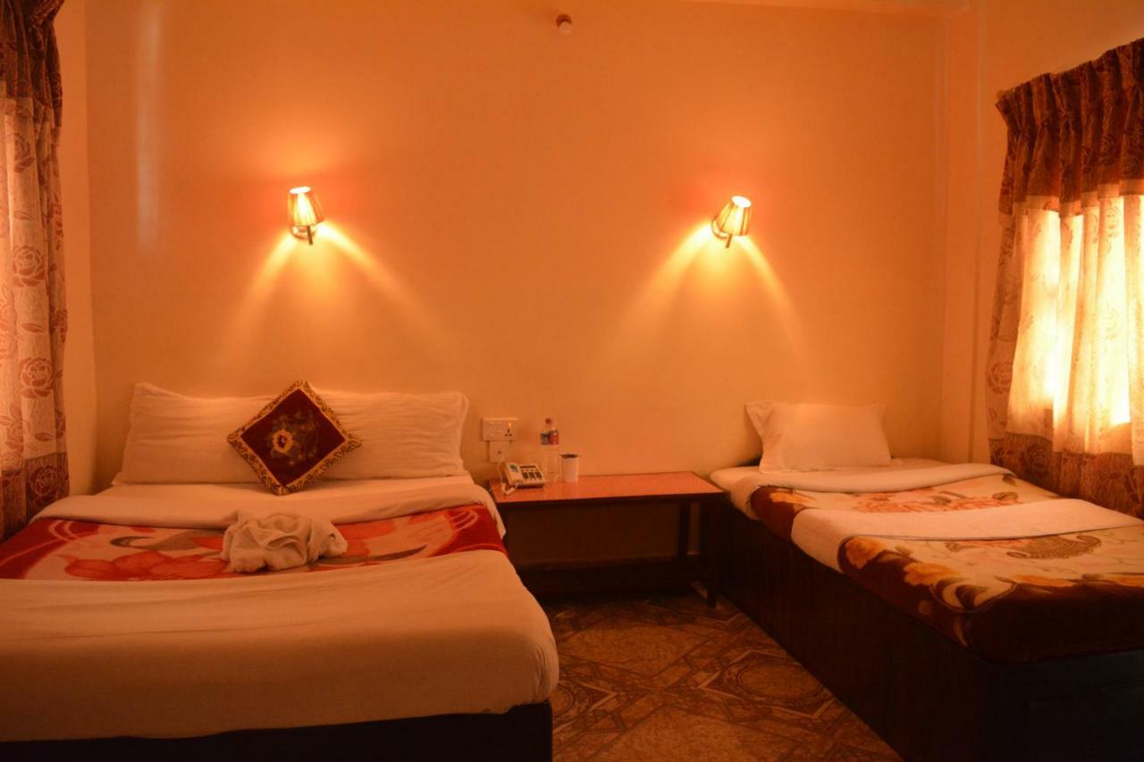 Hotel Direction Pokhara Eksteriør billede