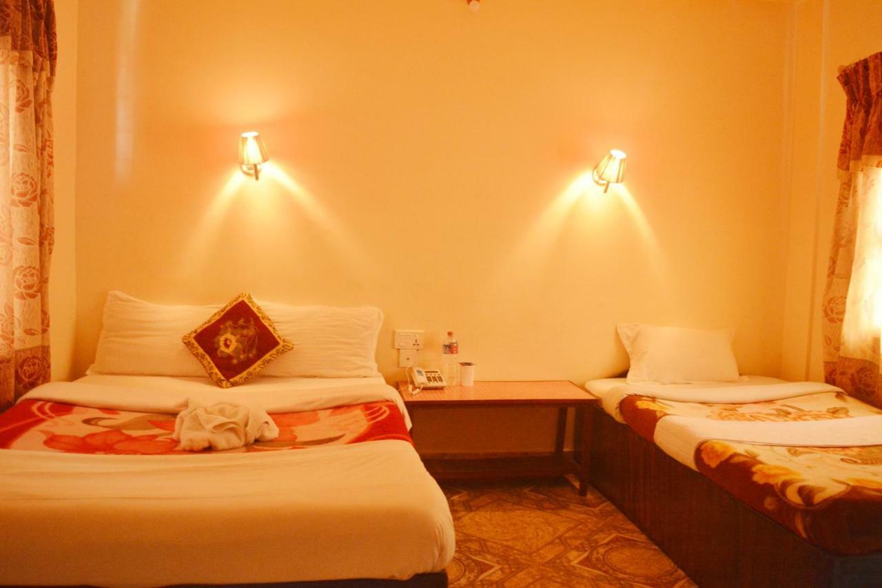 Hotel Direction Pokhara Eksteriør billede
