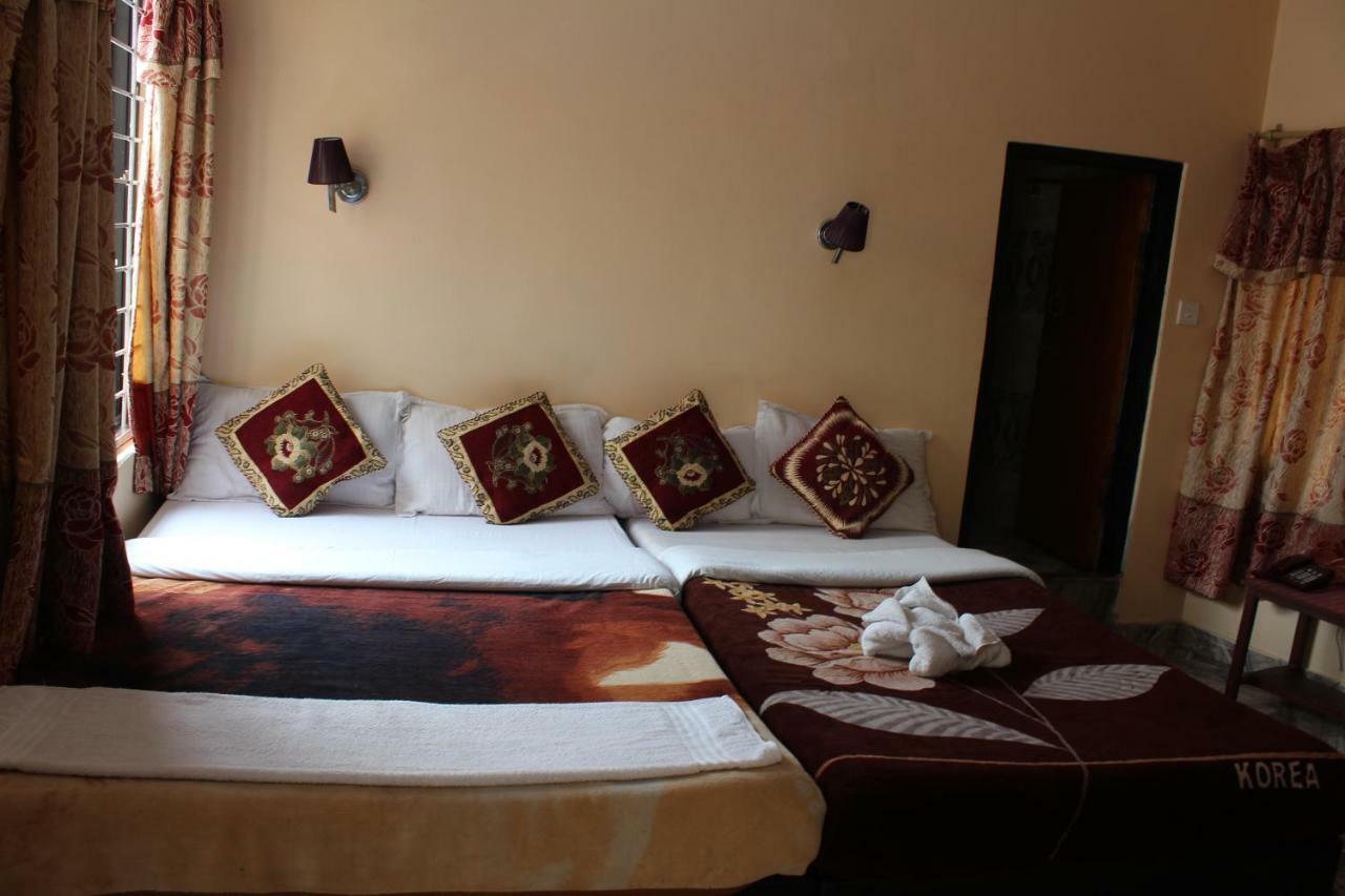 Hotel Direction Pokhara Eksteriør billede
