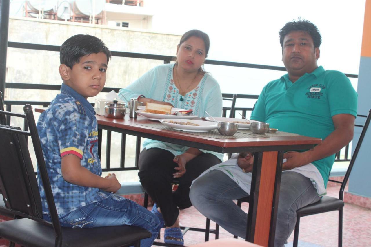 Hotel Direction Pokhara Eksteriør billede