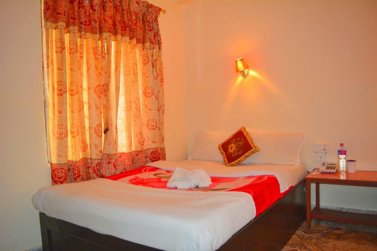 Hotel Direction Pokhara Eksteriør billede